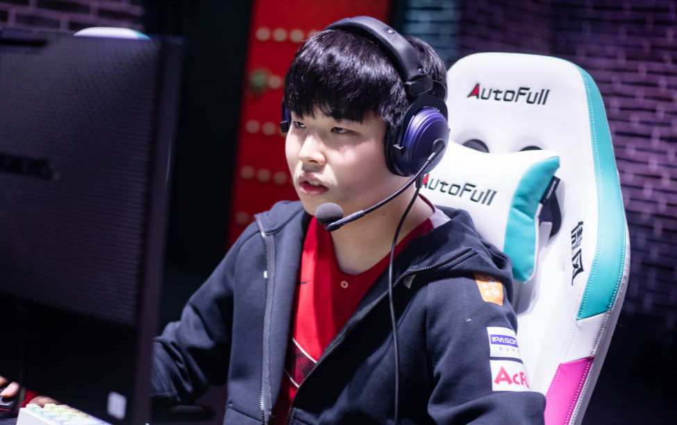 阿扎伦卡新星逆转表现惊艳，RNG未来可期！的简单介绍